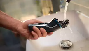 One-touch open cleaning on the Philips S3143/00